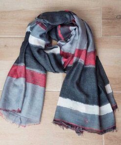 PASHMINA DESFLECADA GRIS Y BORDO. 80 X 180 CM.