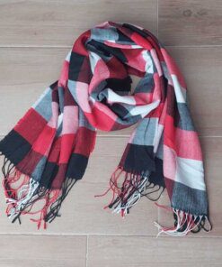 BUFANDA ESCOCESA CUADRANTES ROJO/BLANCO/NEGRO. MEDIDA APROXIMADA 60 X 200 CM