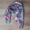 PASHMINA DESFLECADA ESTAMPADA CON ARABESCOS. 85 X 180 CM