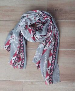 PASHMINA DESFLECADA ESTAMPADA CON DIBUJOS GEOMÉTRICOS. 85 X 180 CM