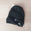 GORRO TEJIDO TRAMA ESPIGADA CON PIEL EN SU INTERIOR COLOR NEGRO SIN POMPÓN.