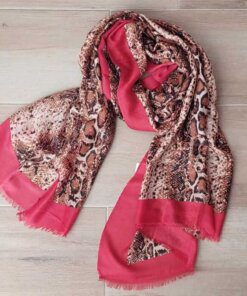 PASHMINA DESFLECADA ROJA CON ANIMAL PRINT 80 X 180 CM.