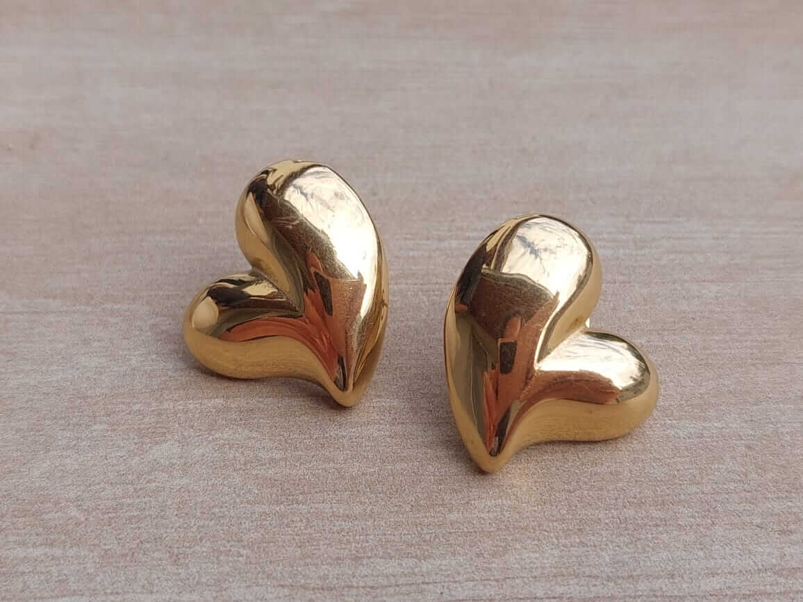 ARO DE ACERO DORADO CORAZÓN HUECO BOMBE, CON FRU FRU. TAMAÑO 25 MM