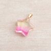 DIJE DE ACERO DORADO ACRÍLICO DEGRADE DE AMARILLO A FUCSIA EN FORMA DE ESTRELLA. 20 MM
