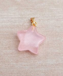 DIJE DE ACERO DORADO ACRILICO ROSA EN FORMA DE ESTRELLA. 20 MM