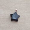 DIJE DE ACERO PIEDRA NEGRA EN FORMA DE ESTRELLA. 20 MM