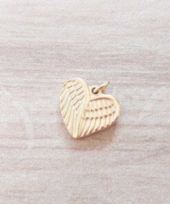 DIJE DE ACERO DORADO ALAS EN FORMA DE CORAZÓN 18 MM