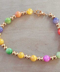 PULSERA DE ACERO DORADO DOS BOLITAS 3 MM INTERCALADAS CON BOLITAS DE NÁCAR MULTICOLOR. LARGO 18 CM.