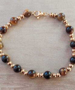 PULSERA DE ACERO DORADO DOS BOLITAS 3 MM INTERCALADAS CON BOLITAS OJO DE TIGRE. LARGO 18 CM.