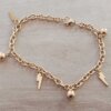 PULSERA DE ACERO DORADO ESLABÓN TIFFANY CON RAYOS Y BOLITAS COLGANTES. LARGO 19,5 CM