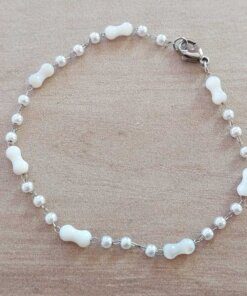 PULSERA DE ACERO FORCET CON HUESITOS DE NÁCAR Y BOLITAS. LARGO 19 CM