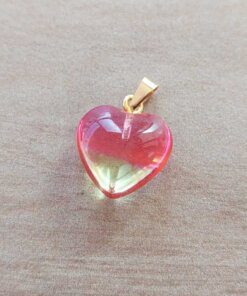 DIJE DE ACERO DORADO ACRÍLICO EN FORMA DE CORAZÓN DEGRADE FUCSIA/AMARILLO . TAMAÑO 15 MM