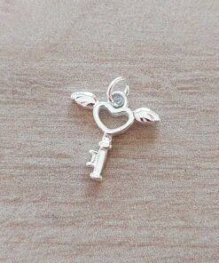 DIJE DE ACERO BLANCO LLAVE CON ALAS BOMBE 17 MM