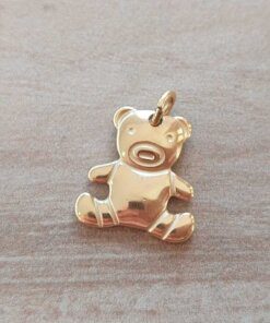 DIJE DE ACERO DORADO SILUETA OSITO EN RELIEVE. MEDIDAS APROX 20 MM .