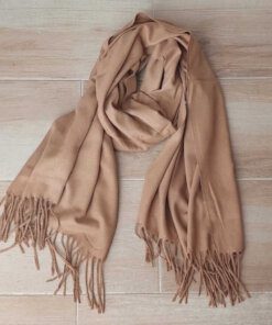 BUFANDA DE PAÑO LISA CAMEL CON FLECOS. MEDIDA APROXIMADA 70 X 180 CM
