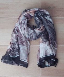 PASHMINA ESTAMPADA SÍMIL MADERA SIN FLECOS, TONO NEGRO CON DETALLES GRIS Y BEIGE 80 X 180 CM.