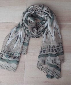 PASHMINA ESTAMPADA PICOS COLOR VERDE SIN FLECOS, 80 X 180 CM.