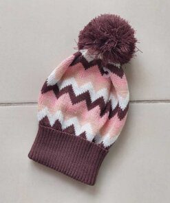 GORRO TEJIDO ZIG ZAG 4 COLORES CON POMPÓN.