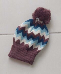 GORRO TEJIDO ZIG ZAG 4 COLORES CON POMPÓN.