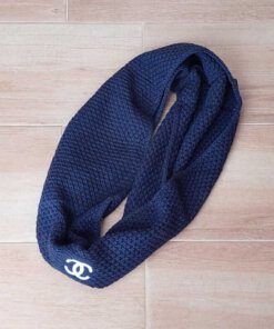 CUELLO LISO TEJIDO COLOR AZUL MARINO CON BORDADO BLANCO