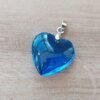 DIJE DE ACERO CORAZÓN DE ACRÍLICO AZUL. TAMAÑO 20 MM.