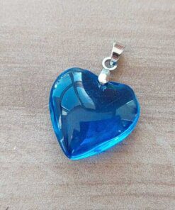 DIJE DE ACERO CORAZÓN DE ACRÍLICO AZUL. TAMAÑO 20 MM.