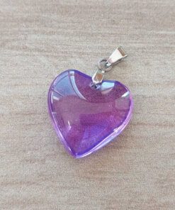 DIJE DE ACERO CORAZÓN DE ACRÍLICO VIOLETA. TAMAÑO 20 MM.