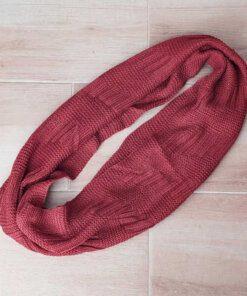 CUELLO ALTO LISO TEJIDO SANTA CLARA CON RAYAS CRUZADAS COLOR BORDO