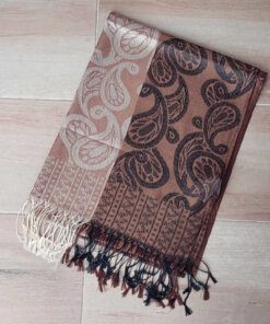 PASHMINA BÚLGARA BICOLOR CON ARABESCOS Y FLECOS, TONO ARENA. 70 X 180 CM.