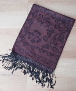 PASHMINA BÚLGARA CON FLORES Y FLECOS . COLOR MARRÓN. 70 X 180 CM.