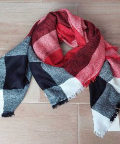 PAÑUELO CUADRADO TEJIDO CON CUADRANTES. MEDIDAS 150 X 150 CM.