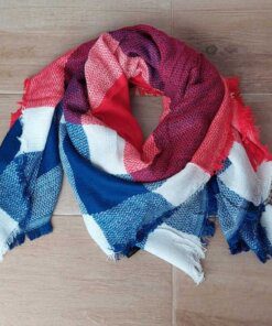 PAÑUELO CUADRADO TEJIDO CON CUADRANTES. MEDIDAS 150 X 150 CM.