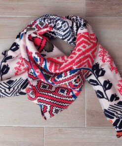 PAÑUELO CUADRADO TEJIDO ESCOCES. MEDIDAS 130 X 130 CM.