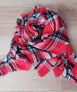 PAÑUELO CUADRADO TEJIDO ESCOCES. MEDIDAS 150 X 150 CM.