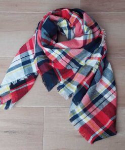 PAÑUELO CUADRADO TEJIDO ESCOCES. MEDIDAS 150 X 150 CM.