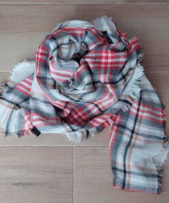 PAÑUELO CUADRADO TEJIDO ESCOCES. MEDIDAS 150 X 150 CM.