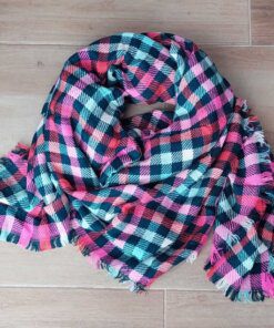 PAÑUELO CUADRADO TEJIDO ESCOCES. MEDIDAS 150 X 150 CM.