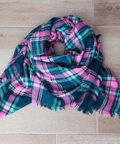 PAÑUELO CUADRADO TEJIDO ESCOCES. MEDIDAS 150 X 150 CM.