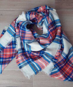 PAÑUELO CUADRADO TEJIDO ESCOCES. MEDIDAS 150 X 150 CM.