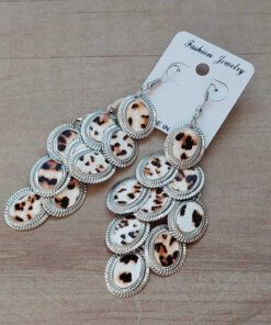 ARO COLGANTE CASCADA BIJOUTERIE PLATEADO CON ÓVALOS Y APLIQUE ANIMAL PRINT. LARGO 90 MM