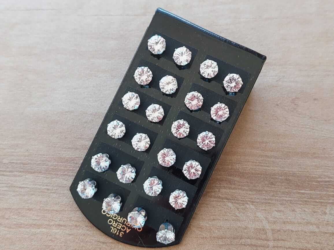 BLISTER DE AROS DE ACERO STRASS REDONDO BLANCO ENGARZADO 8 MM X 12 PARES.