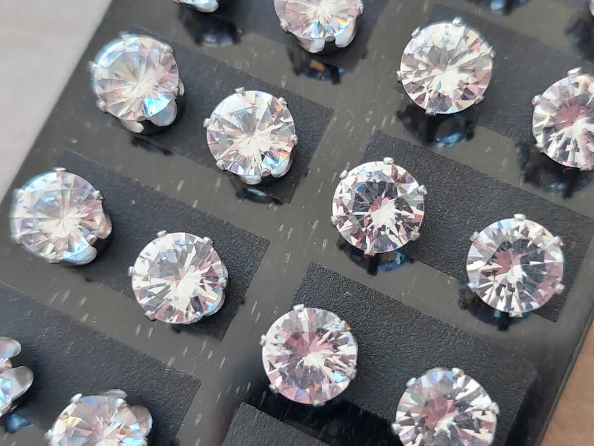BLISTER DE AROS DE ACERO STRASS REDONDO BLANCO ENGARZADO 8 MM X 12 PARES. - Imagen 2