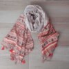 PASHMINA LINEA PREMIUM TRAMADA CON BORLAS, BASE ARENA CON FLORES Y GUARDAS FINALES. 90 X 190 CM.