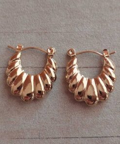 ARO DE ACERO DORADO ARGOLLA HUECA OVAL TRABAJADA. TAMAÑO 20 X 18 MM