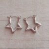 ARO DE ACERO ARGOLLA HUECA CON FORMA DE ESTRELLA CALADA. TAMAÑO 22 X 20 MM