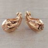 ARO DE ACERO DORADO GOTA CON RELIEVE Y FRU FRU. TAMAÑO 14 X 24 MM