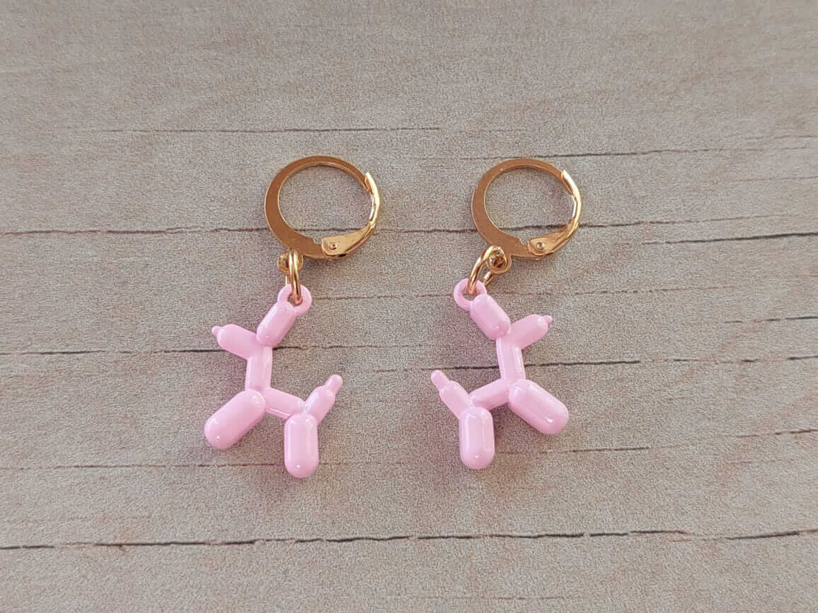 ARO DE ACERO DORADO BRISURA CON DIJE PERRO GLOBO COLOR ROSA. LARGO TOTAL 35 MM
