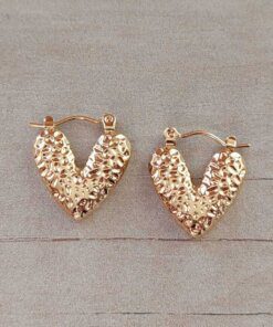 ARO DE ACERO DORADO ARGOLLA HUECA CON FORMA DE CORAZÓN MARTILLADO. TAMAÑO 20 X 18 MM