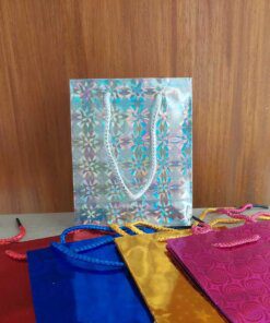 BOLSA DE PAPEL METALIZADA COLORES SURTIDOS 12 X 15 X 5,5 CM. PACK 12 UNIDADES.