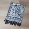 PASHMINA BÚLGARA LILA CON FLORES Y GUARDA DE BORDE . 70 X 180 CM.